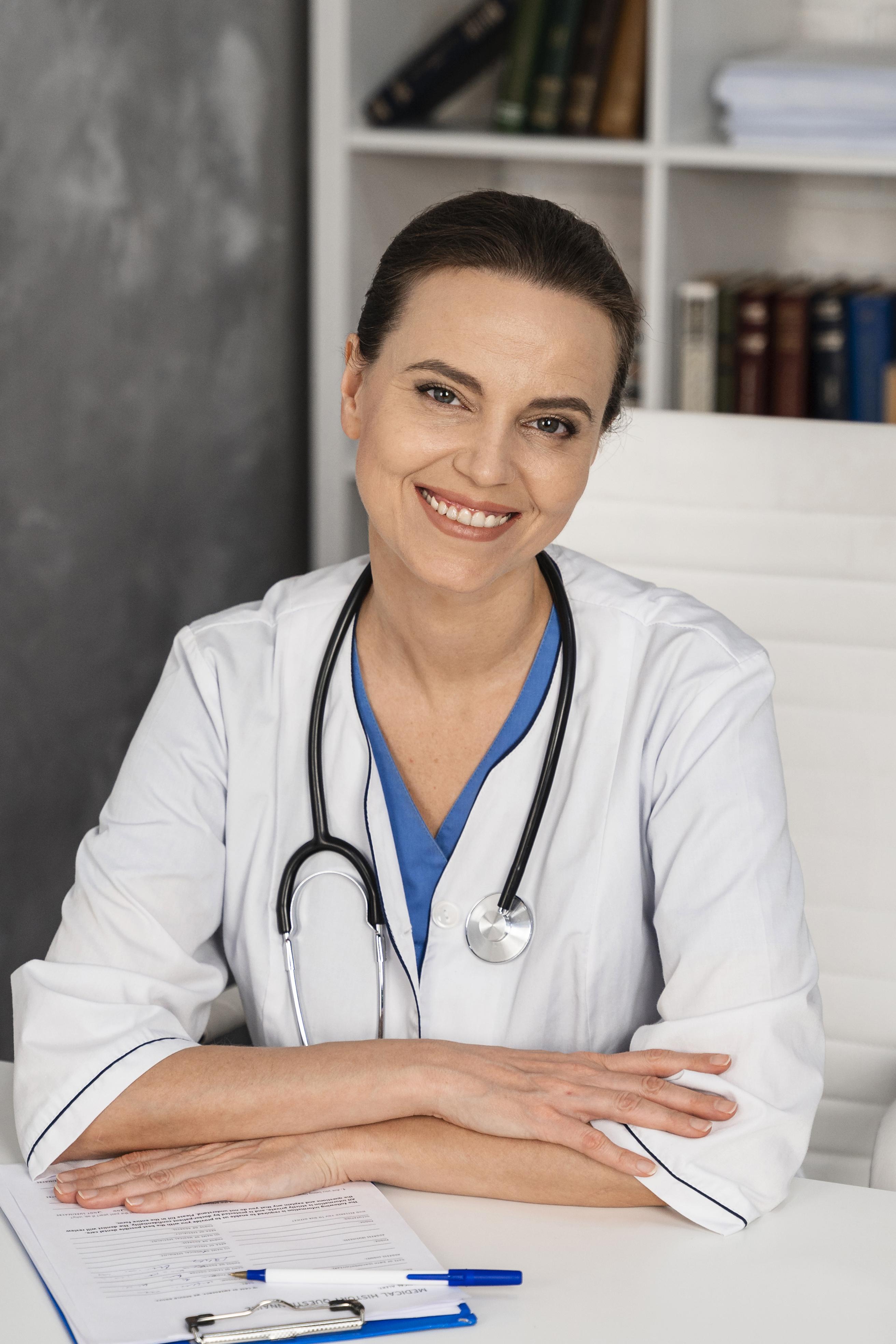 Profissional de saúde em consultório